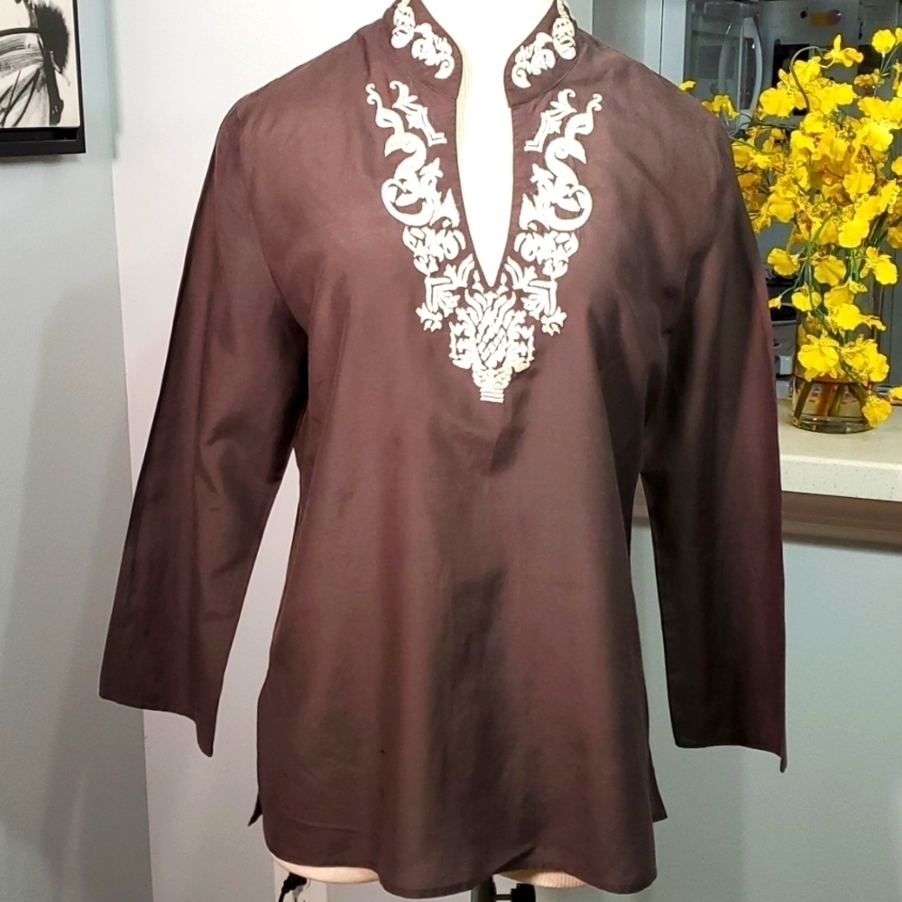 Chico's tunic top. Enbroidery V neck 70 cotton 30 silk.‎ Brown. Size 1 Medium.